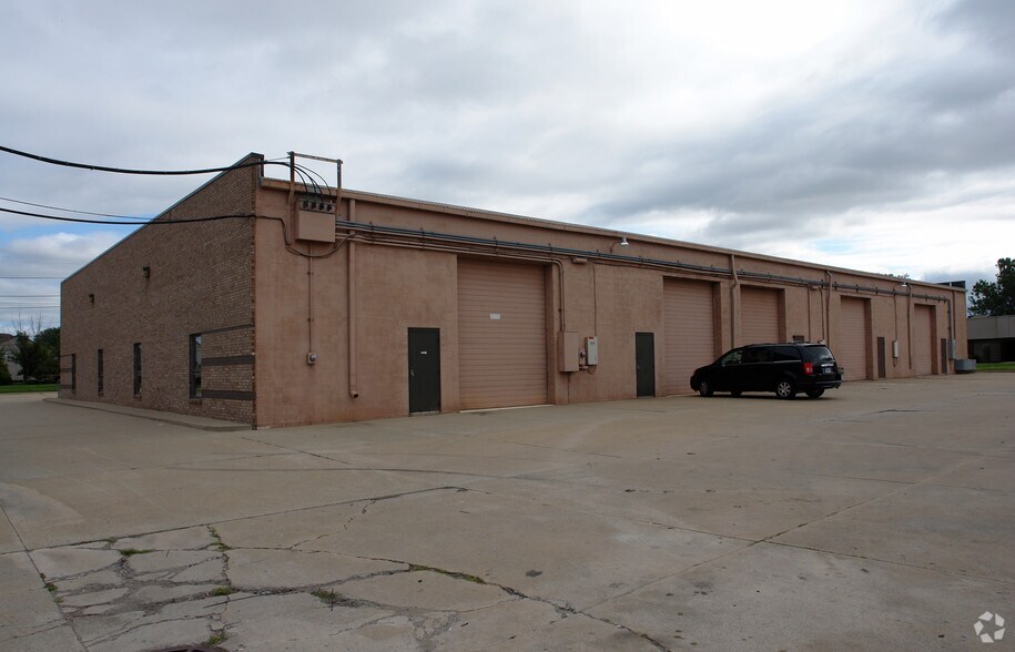 12900-12934 E Ten Mile Rd, Warren, MI à louer - Photo du bâtiment - Image 3 de 3