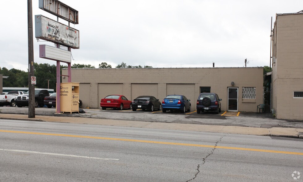 7829 Wornall Rd, Kansas City, MO for sale - Primary Photo - Image 1 of 2