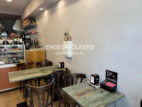 Retail in Barcelona, Barcelona for lease Interior Photo- Image 2 of 8