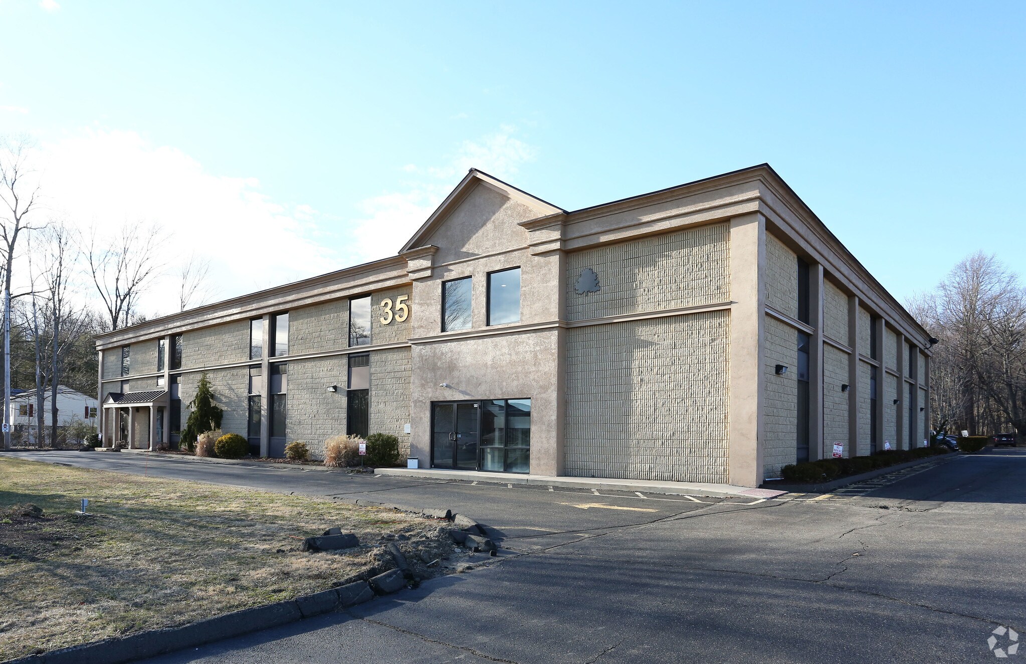 35 Old Tavern Rd, Orange, CT for lease Primary Photo- Image 1 of 6