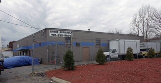 Plus de détails pour 104-106 Hicks Ave, Medford, MA - Local d'activités à louer