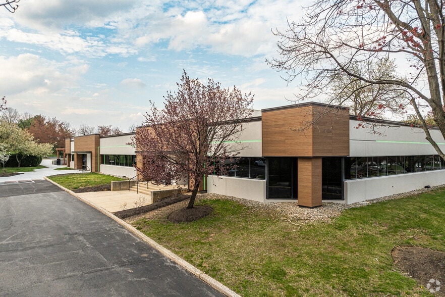 300 Lindenwood Dr, Malvern, PA for lease - Building Photo - Image 1 of 9