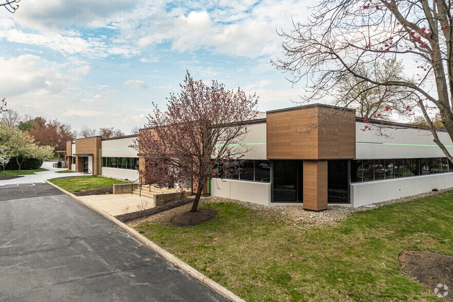 300 Lindenwood Dr, Malvern, PA à louer - Photo du bâtiment - Image 1 de 9