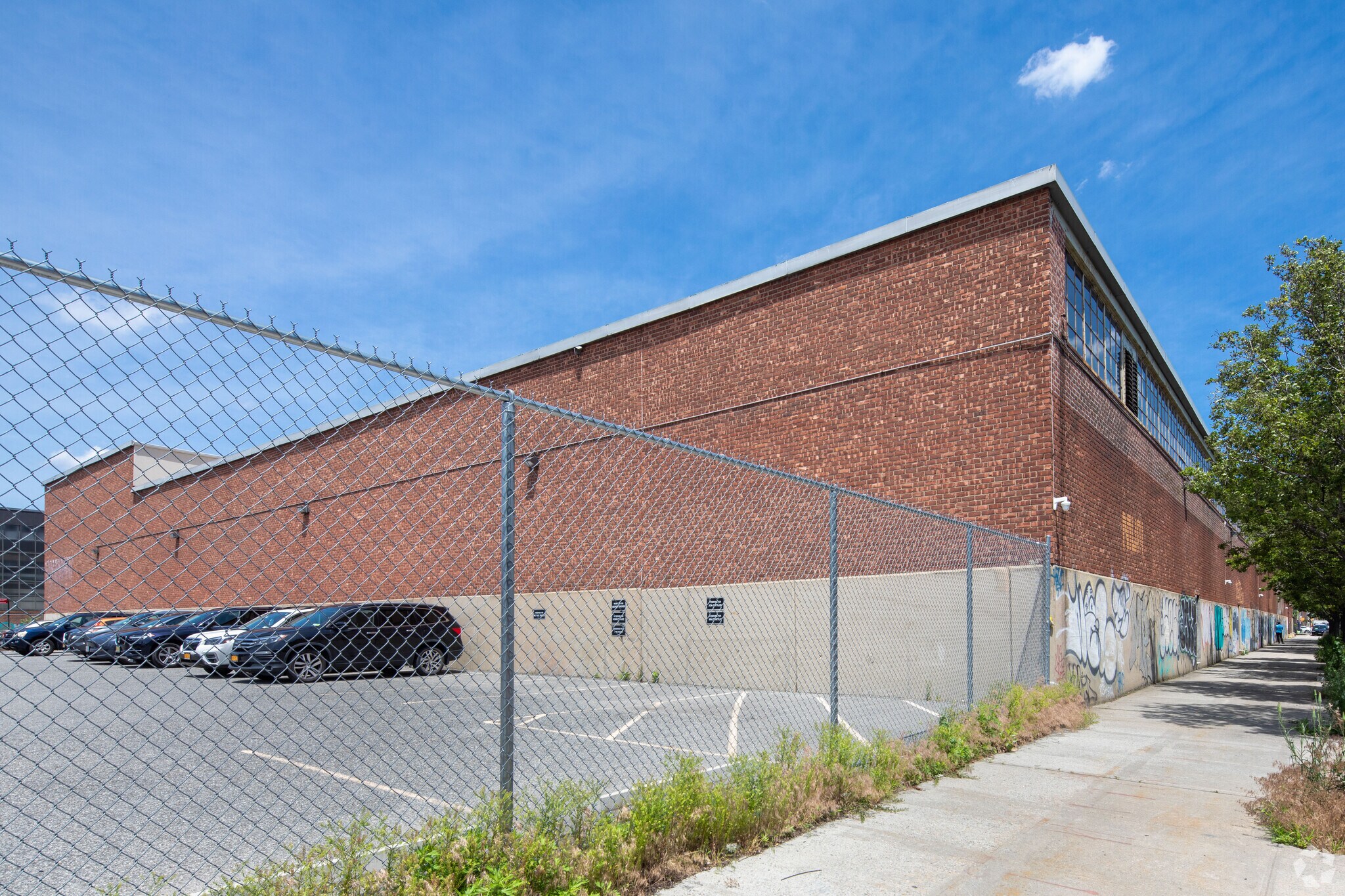 49-29 30th Pl, Long Island City, NY à louer Photo du bâtiment- Image 1 de 5