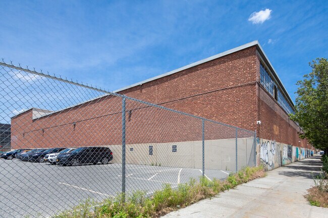 Plus de détails pour 49-29 30th Pl, Long Island City, NY - Industriel à louer