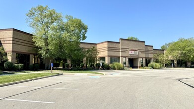 8902 Vincennes Cir, Indianapolis, IN for lease Building Photo- Image 2 of 13