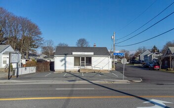 124 E Main Rd, Middletown, RI for lease Building Photo- Image 1 of 30
