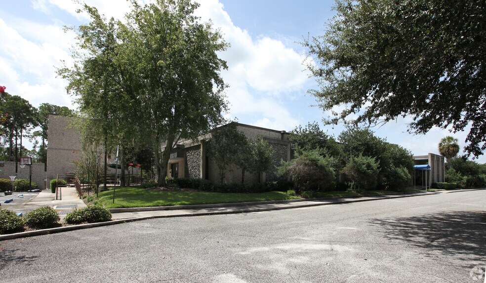 8230 Baycenter Rd, Jacksonville, FL for lease - Building Photo - Image 1 of 4