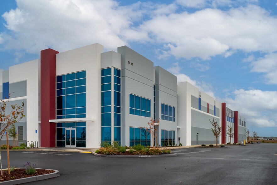 7070 Badiee Dr, Sacramento, CA for lease - Building Photo - Image 3 of 14