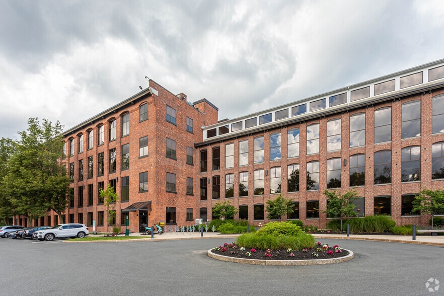 480 Pleasant St, Watertown, MA for lease - Building Photo - Image 3 of 9