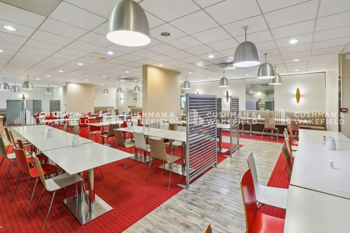 Office in Levallois-Perret for lease Building Photo- Image 1 of 2