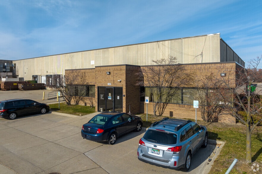 21010 Trolley Industrial Dr, Taylor, MI for lease - Building Photo - Image 2 of 13