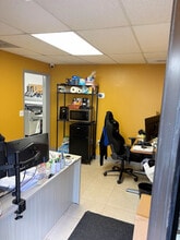 4990 SW 52nd St, Fort Lauderdale, FL à louer Photo intérieure- Image 2 de 4