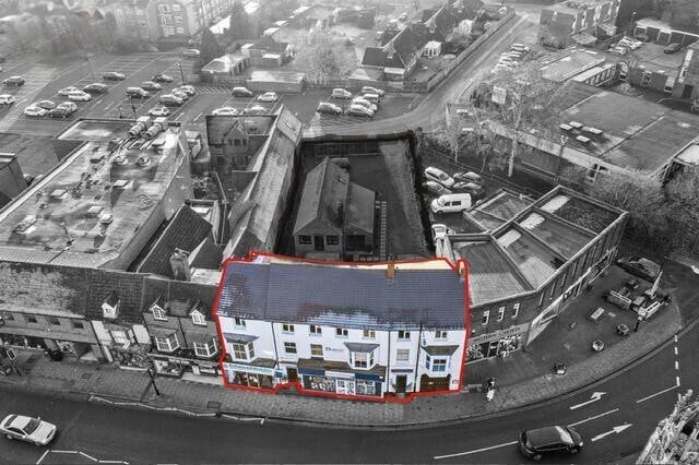 2-10 The Square, Kenilworth à vendre - Photo du bâtiment - Image 1 de 26