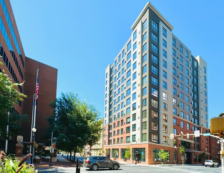 1 W Chestnut St, Lancaster, PA à louer - Photo du bâtiment - Image 1 de 27