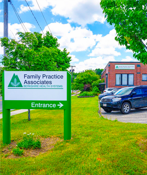 20 Elm St, Pittsfield, MA à vendre - Photo du bâtiment - Image 2 de 14