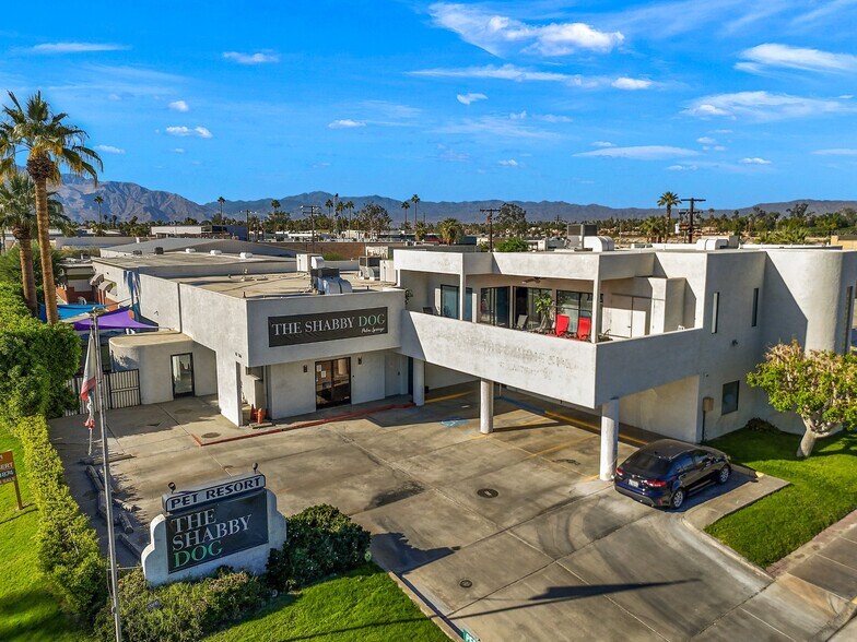 68766 Perez Rd, Cathedral City, CA à louer - Photo du bâtiment - Image 1 de 5