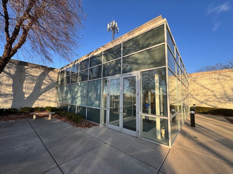 4371 Venture Dr, Peru, IL à louer - Photo du bâtiment - Image 2 de 5