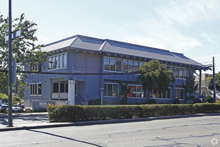 801 Ygnacio Valley Rd, Walnut Creek, CA à louer - Photo du bâtiment - Image 2 de 10