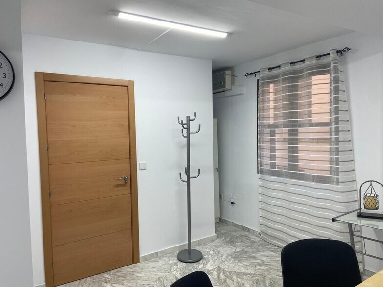 Bureau dans Cáceres, Cáceres à louer - Photo du bâtiment - Image 2 de 6