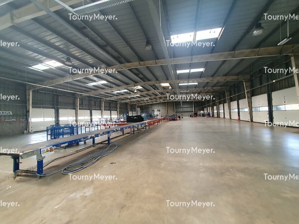 Industrial in Bordeaux for lease Building Photo- Image 1 of 8