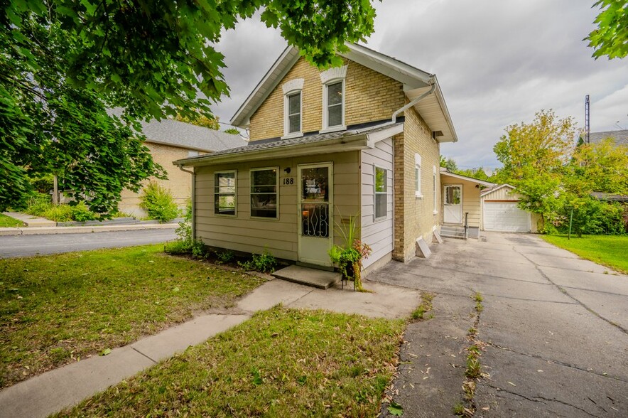 188 Waterloo St, Kitchener, ON à vendre - Photo du bâtiment - Image 3 de 61