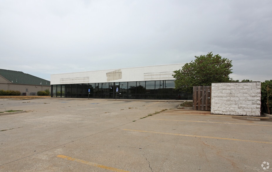 1528 E 23rd St S, Independence, MO for lease - Building Photo - Image 2 of 9