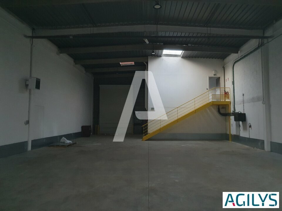 Flex in Torcy for lease Interior Photo- Image 1 of 6