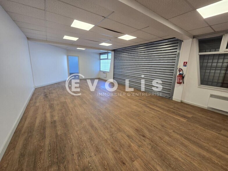 Office in Igny for lease - Interior Photo - Image 3 of 8