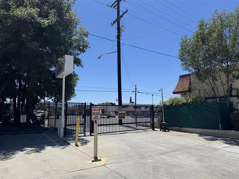 1160 Broadway, El Cajon, CA à vendre - Photo du bâtiment - Image 3 de 5