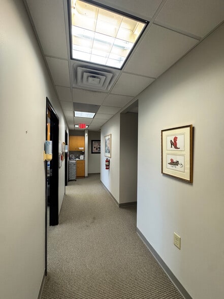 945 Garrisonville Rd, Stafford, VA for sale - Interior Photo - Image 2 of 7