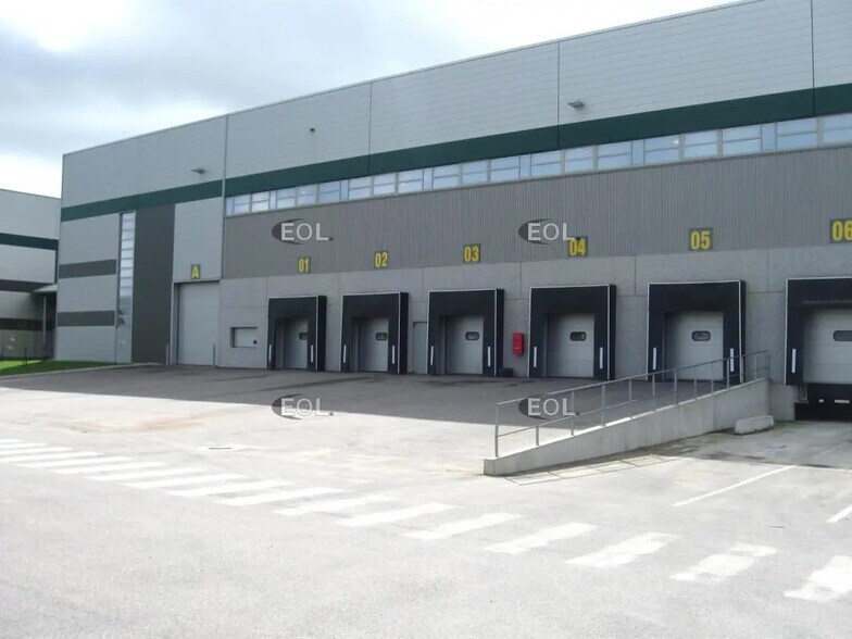 Industrial in Moissy-Cramayel for lease - Building Photo - Image 3 of 12