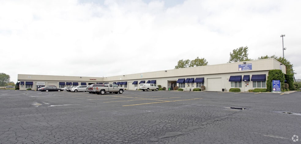 8858-8898 Louisiana St, Merrillville, IN for lease - Building Photo - Image 1 of 15