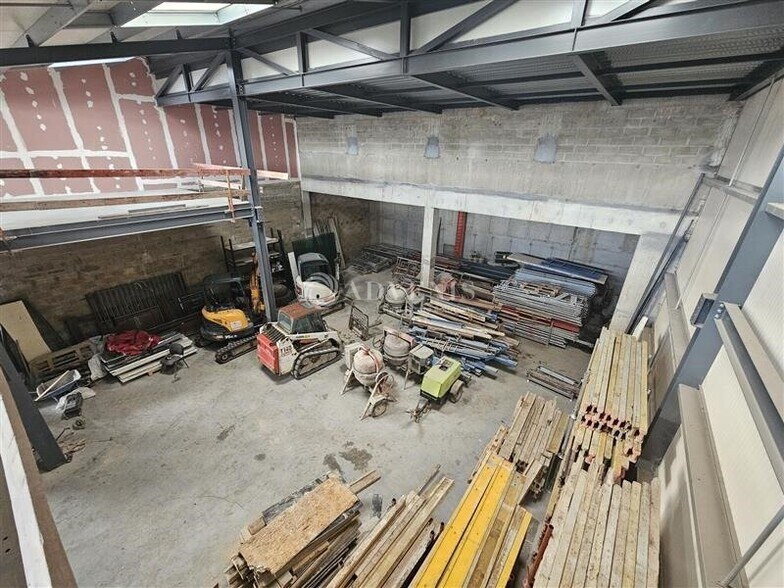 Flex in Montfermeil for lease - Interior Photo - Image 2 of 9
