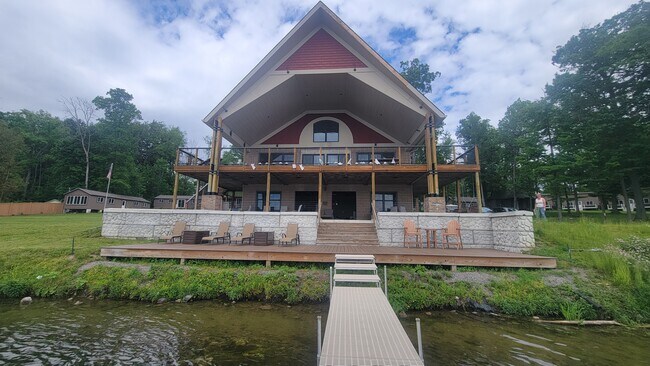 Plus de détails pour 4163 W Lake Rd, Silver Springs, NY - Spécialité à vendre