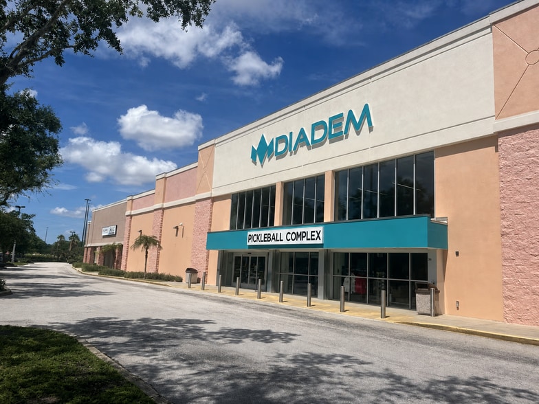 100-400 N Entrance Rd, Sanford, FL for lease - Building Photo - Image 1 of 2