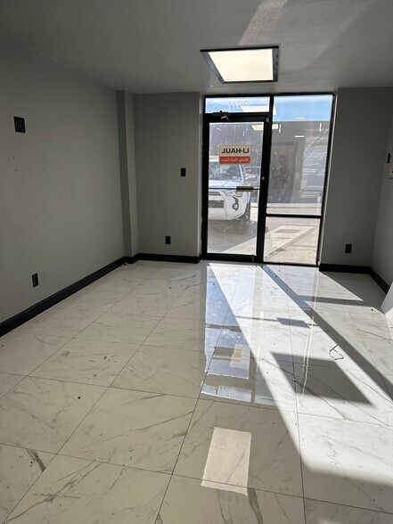 827-863 N IH 35, New Braunfels, TX à louer - Photo intérieure - Image 2 de 5