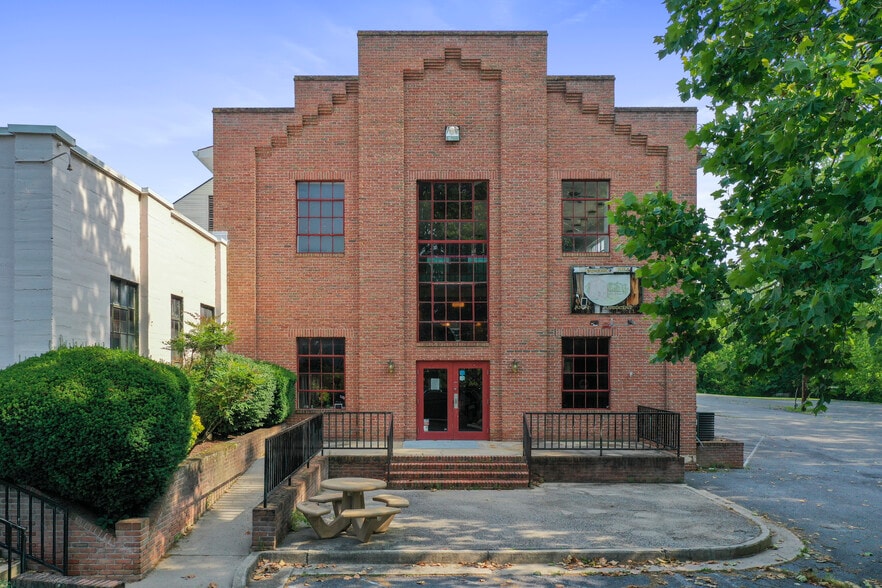 144 Runnymeade rd, Bunker Hill, WV for sale - Building Photo - Image 1 of 30