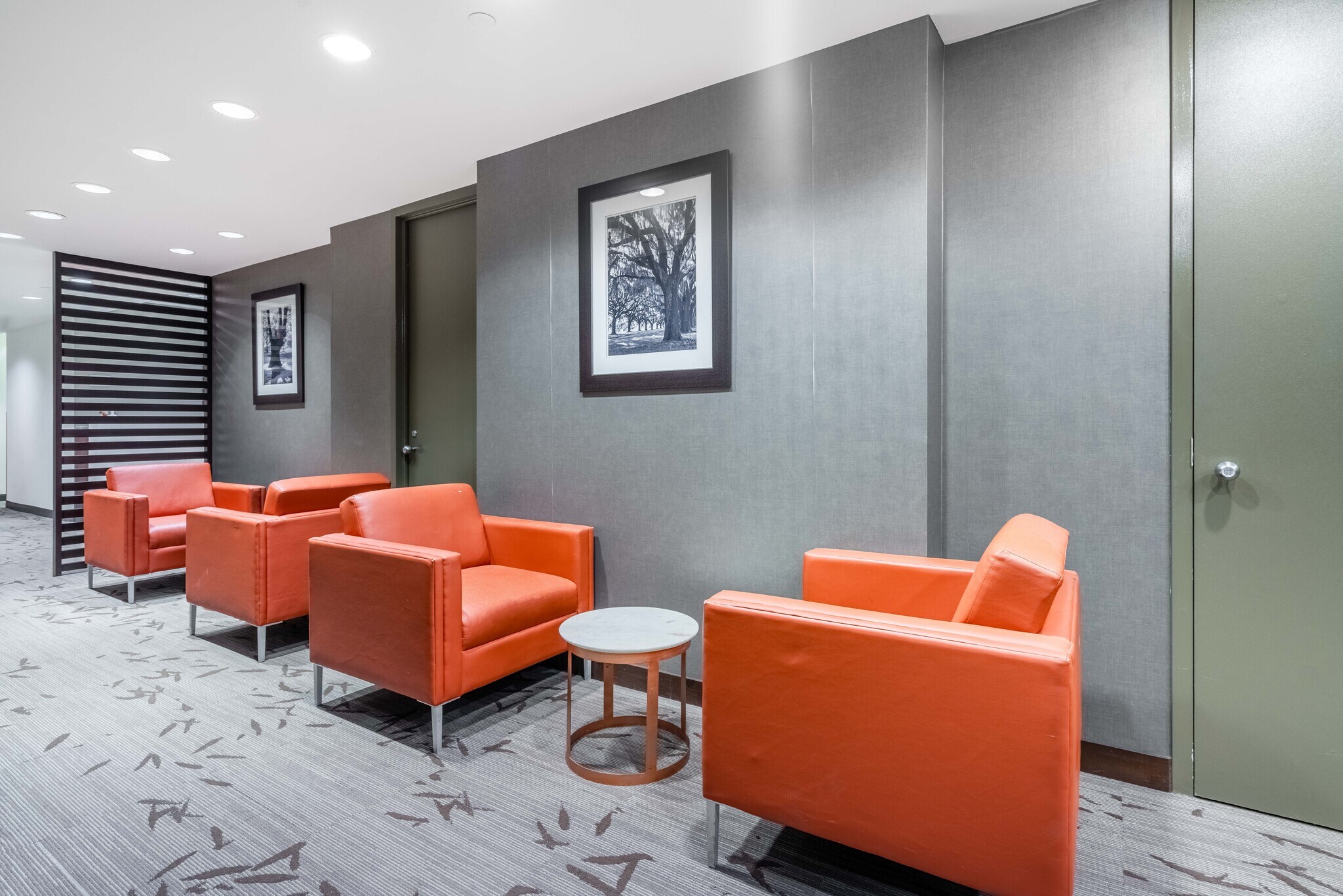 1235 Bay St, Toronto, ON à louer Photo intérieure- Image 1 de 8