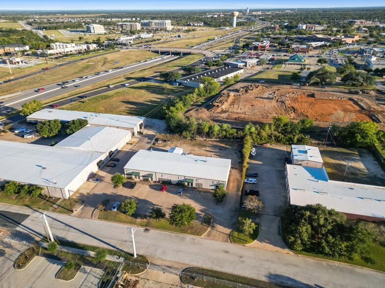 1902 Pinon Dr, College Station, TX for lease - Building Photo - Image 2 of 19