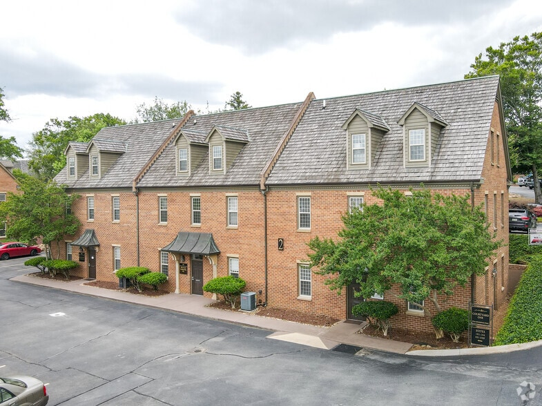 9724 Kingston Pike, Knoxville, TN for lease - Primary Photo - Image 1 of 3