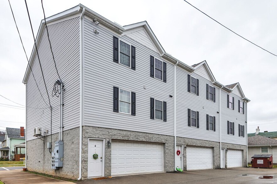 75 1st St, California, PA à vendre - Photo du bâtiment - Image 3 de 55