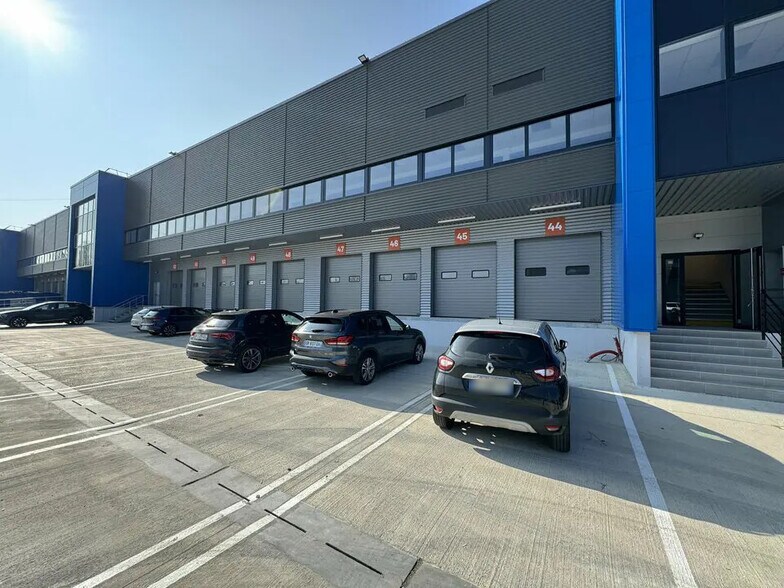 Industrial in Aulnay-sous-Bois for lease - Building Photo - Image 3 of 8