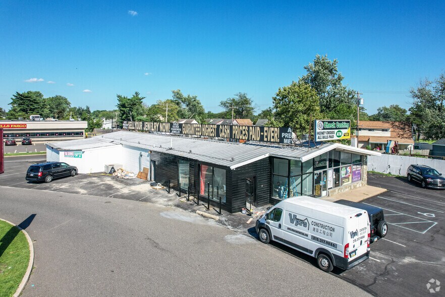 4034 Veterans Hwy, Levittown, PA à vendre - Photo principale - Image 1 de 1