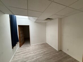 16824-16828 Kercheval Pl, Grosse Pointe, MI for lease Interior Photo- Image 2 of 4