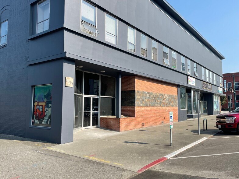 1313 Hewitt Ave, Everett, WA à louer - Photo du bâtiment - Image 3 de 27