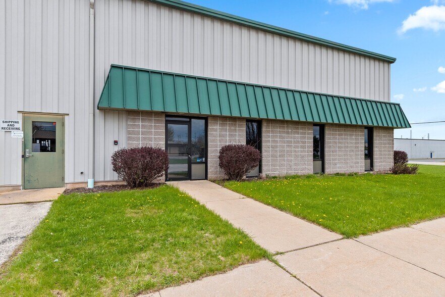 3300 Commodity Ln, Green Bay, WI for lease - Building Photo - Image 2 of 22