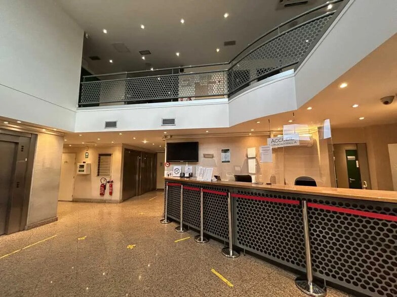 Bureau dans Créteil à louer - Hall d’entrée - Image 3 de 4