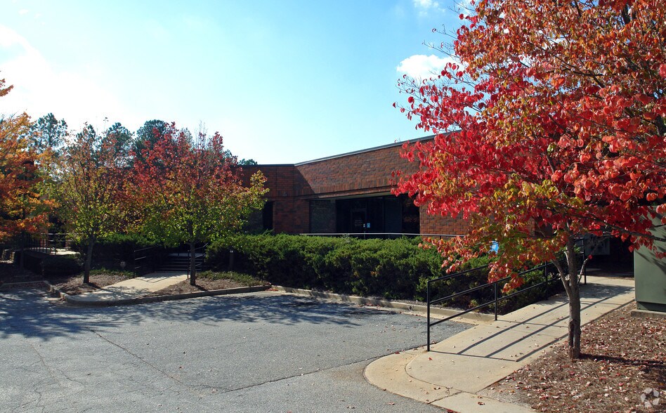 211 Prime Pt, Peachtree City, GA à louer - Photo du bâtiment - Image 3 de 8