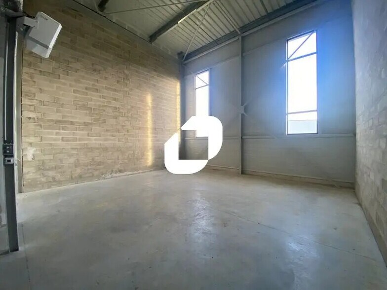 2 Rue Marguerite Perey, Taverny for lease - Interior Photo - Image 2 of 6